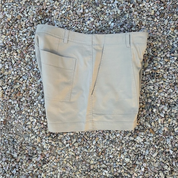 Nordstrom Signature chino shorts - size 6 - Picture 3 of 4